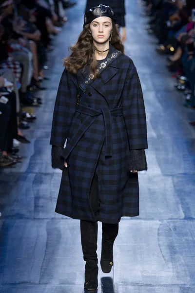 Look 14